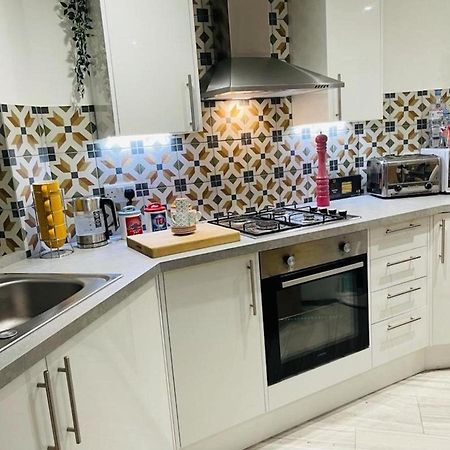 Bagshot Pennyhill Camberley Ascot Luxury 2 Beds 1 Bath Sleeps 4 Pets Ok Permit Parking Apartment Екстериор снимка