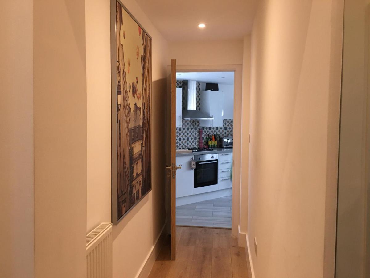 Bagshot Pennyhill Camberley Ascot Luxury 2 Beds 1 Bath Sleeps 4 Pets Ok Permit Parking Apartment Екстериор снимка