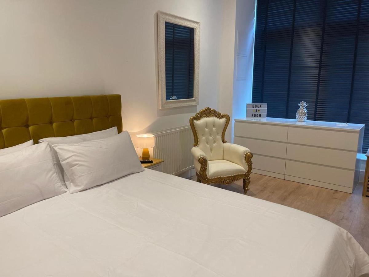 Bagshot Pennyhill Camberley Ascot Luxury 2 Beds 1 Bath Sleeps 4 Pets Ok Permit Parking Apartment Екстериор снимка